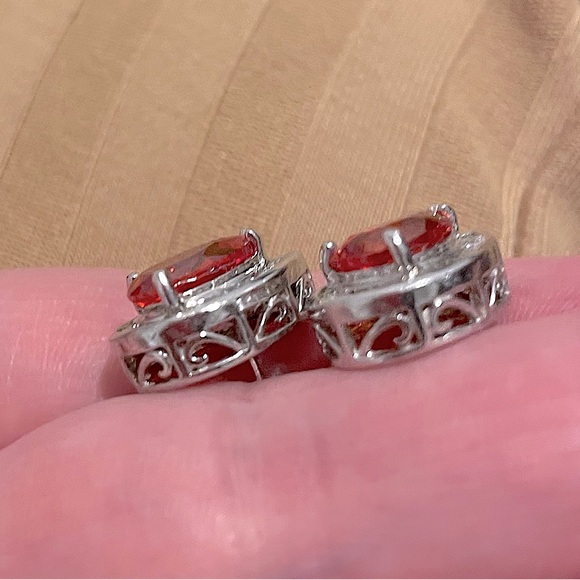 Absolutely stunning ruby red and white crystal stud earrings 🌹 - Picture 2 of 3